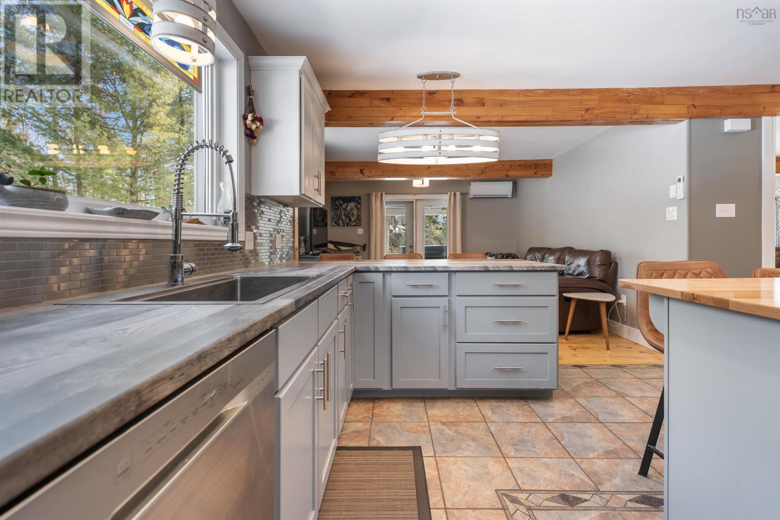 Property 11 of 46 of 52 Reade Street