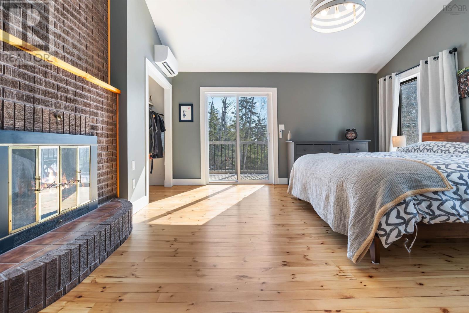 Property 24 of 46 of 52 Reade Street