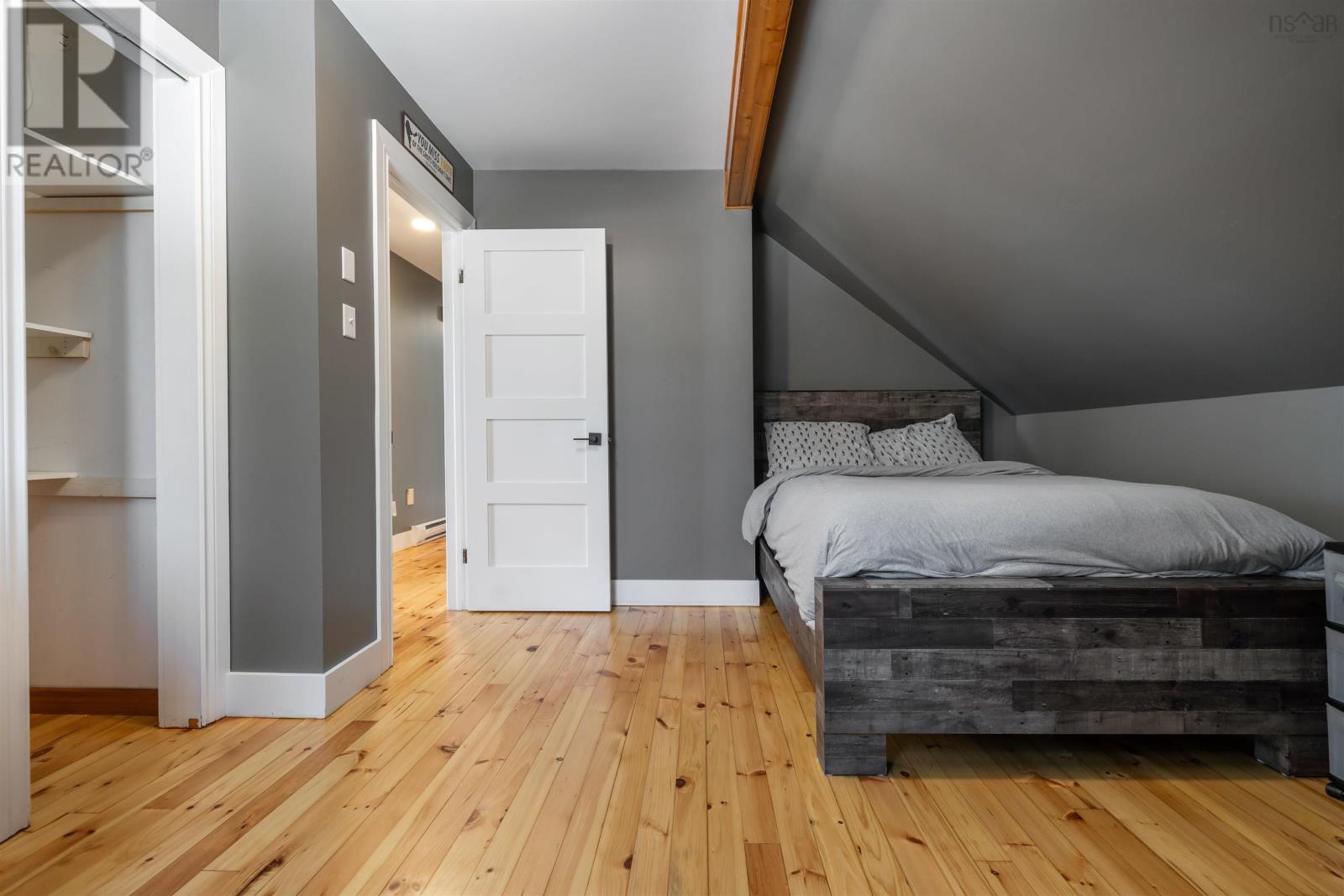 Property 32 of 46 of 52 Reade Street