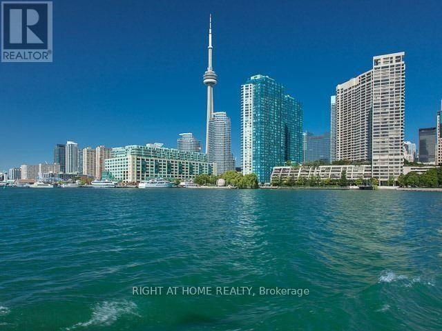 #504 77 HARBOUR SQUARE - 34