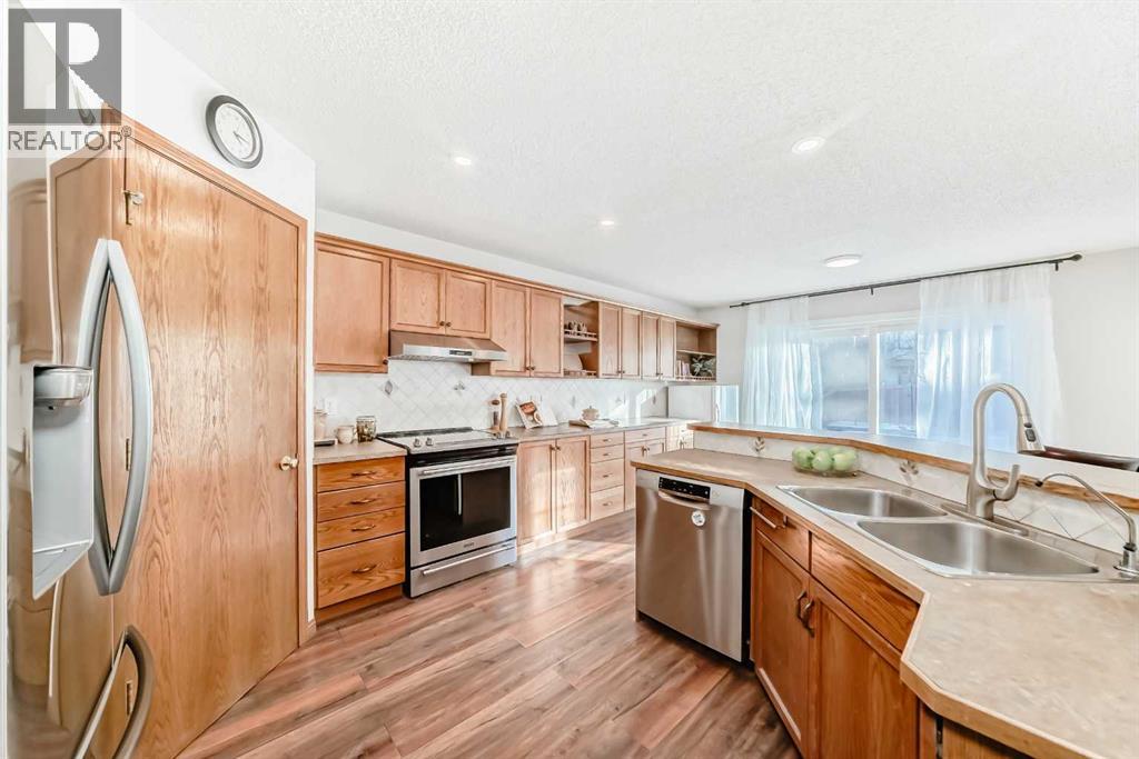 
          205 Patterson Hill Southwest
            <br/>
            <span>Calgary</span>
            , 
            <span>AB</span>
             <span>T3H3J2</span>
         - Photo 17