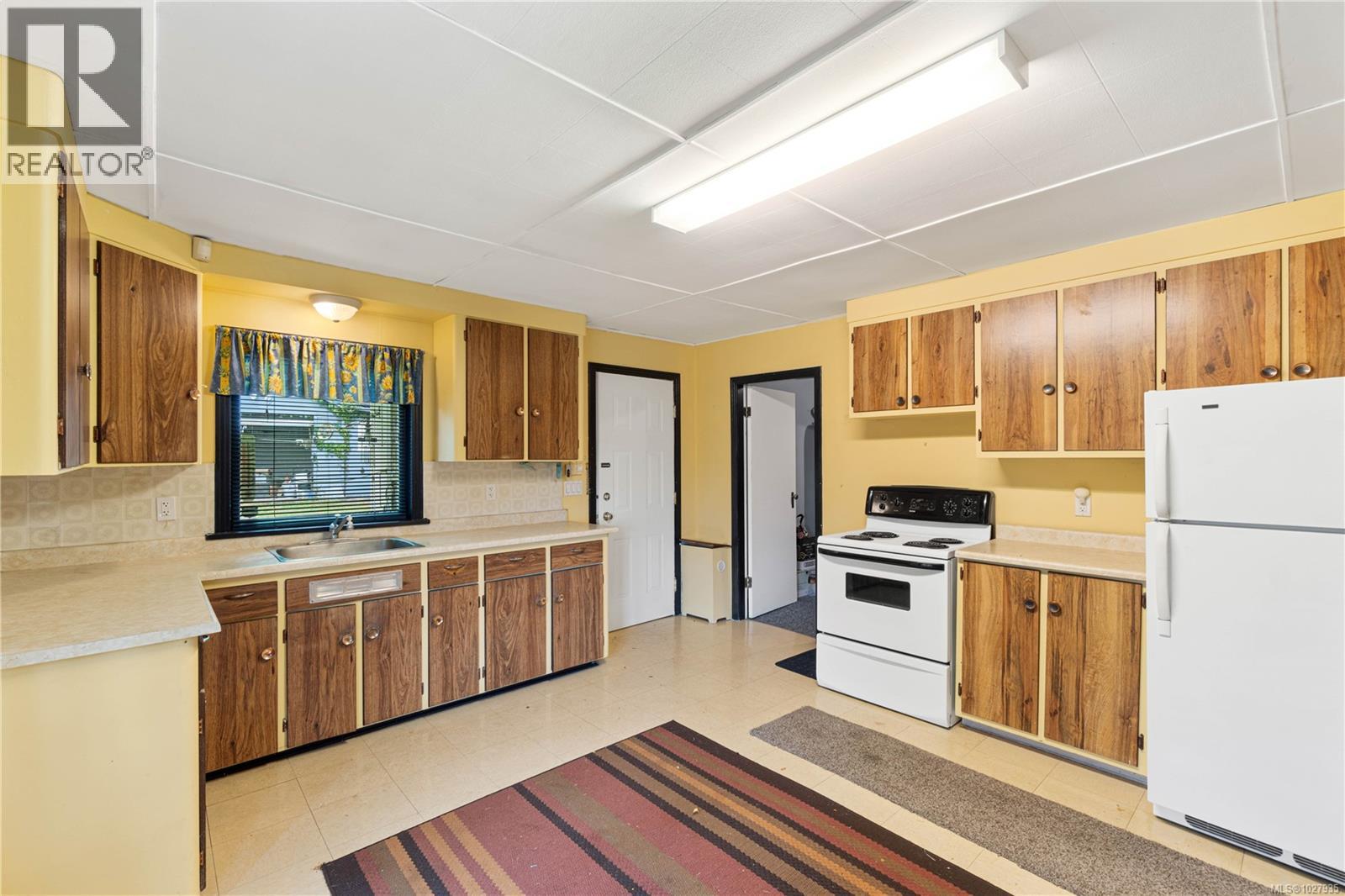 6850 Island Hwy W - 11
