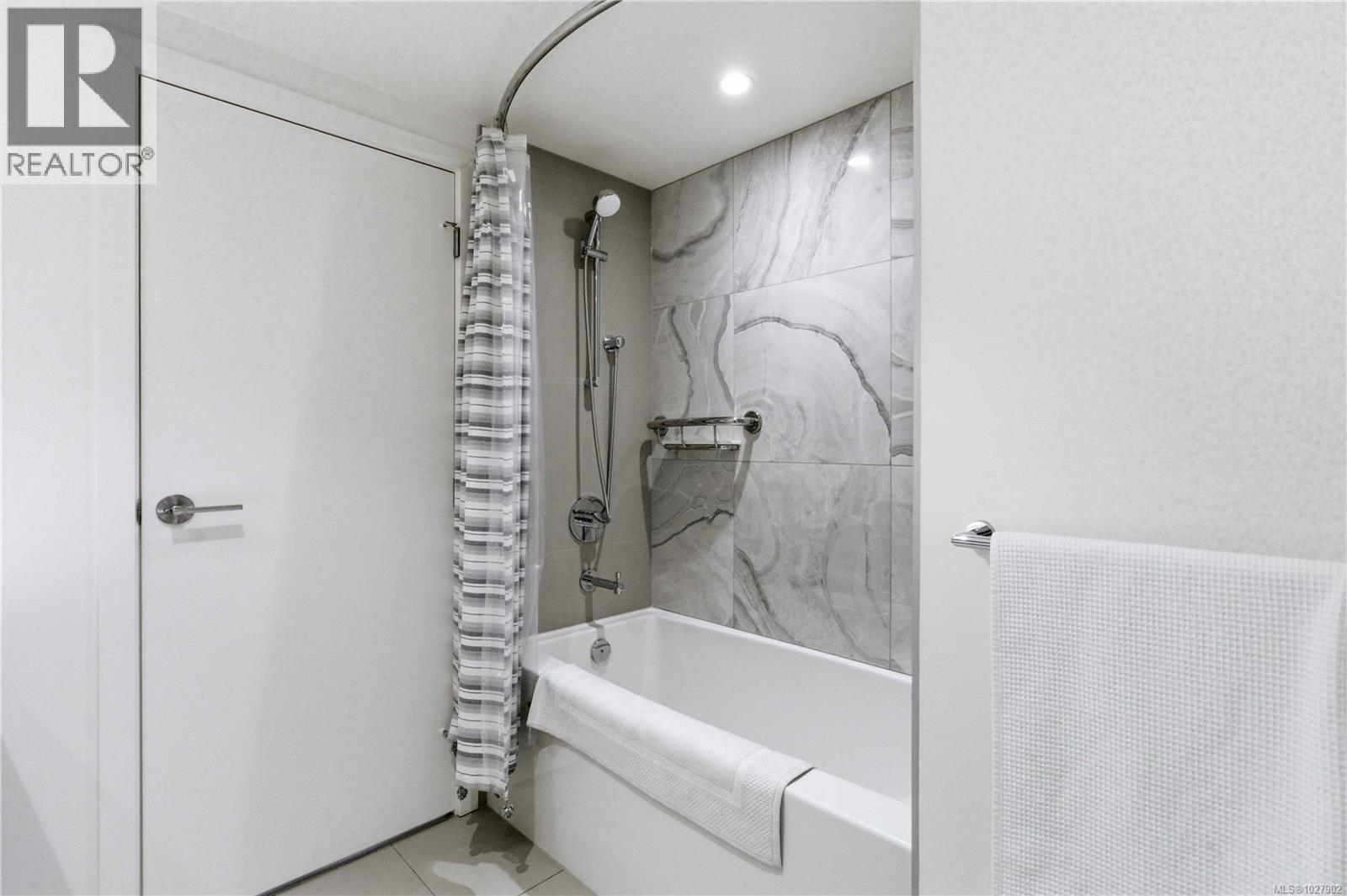 1001 848 Yates Street, Victoria