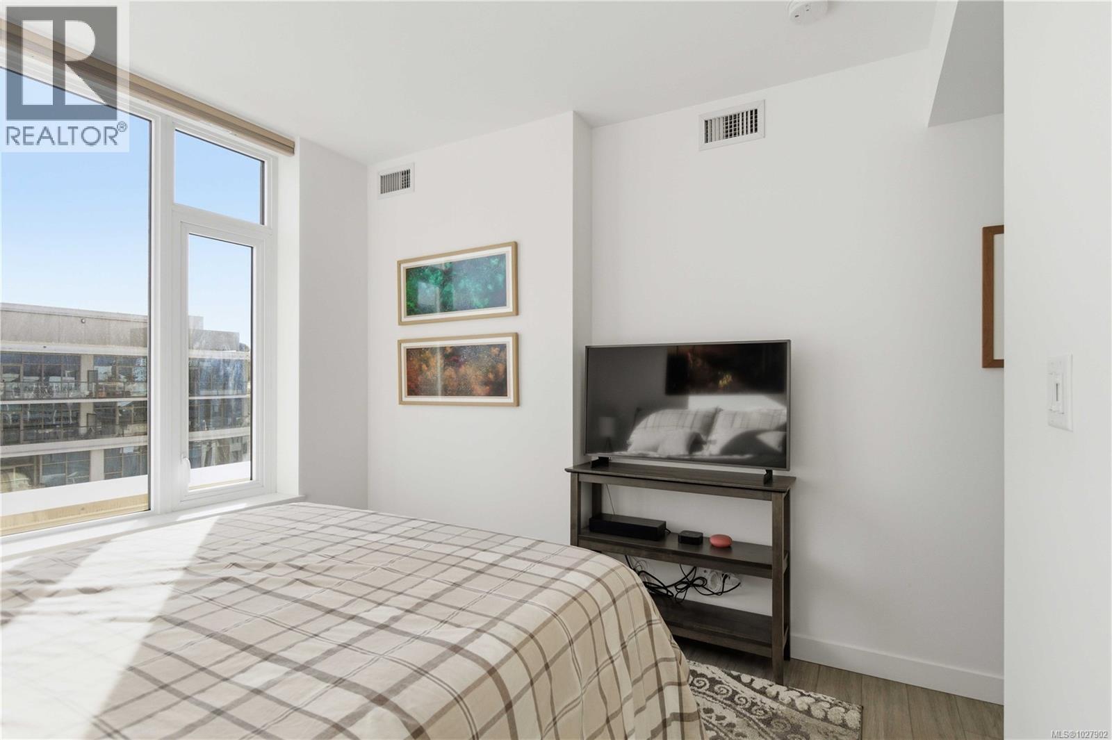 1001 848 Yates Street, Victoria