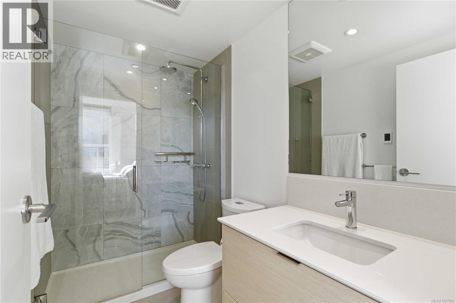 1001 848 Yates Street, Victoria