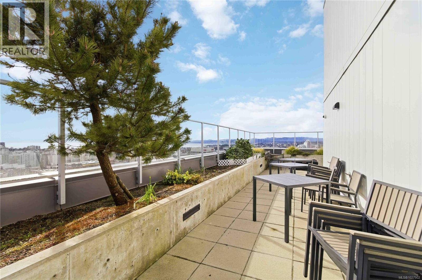 1001 848 Yates Street, Victoria