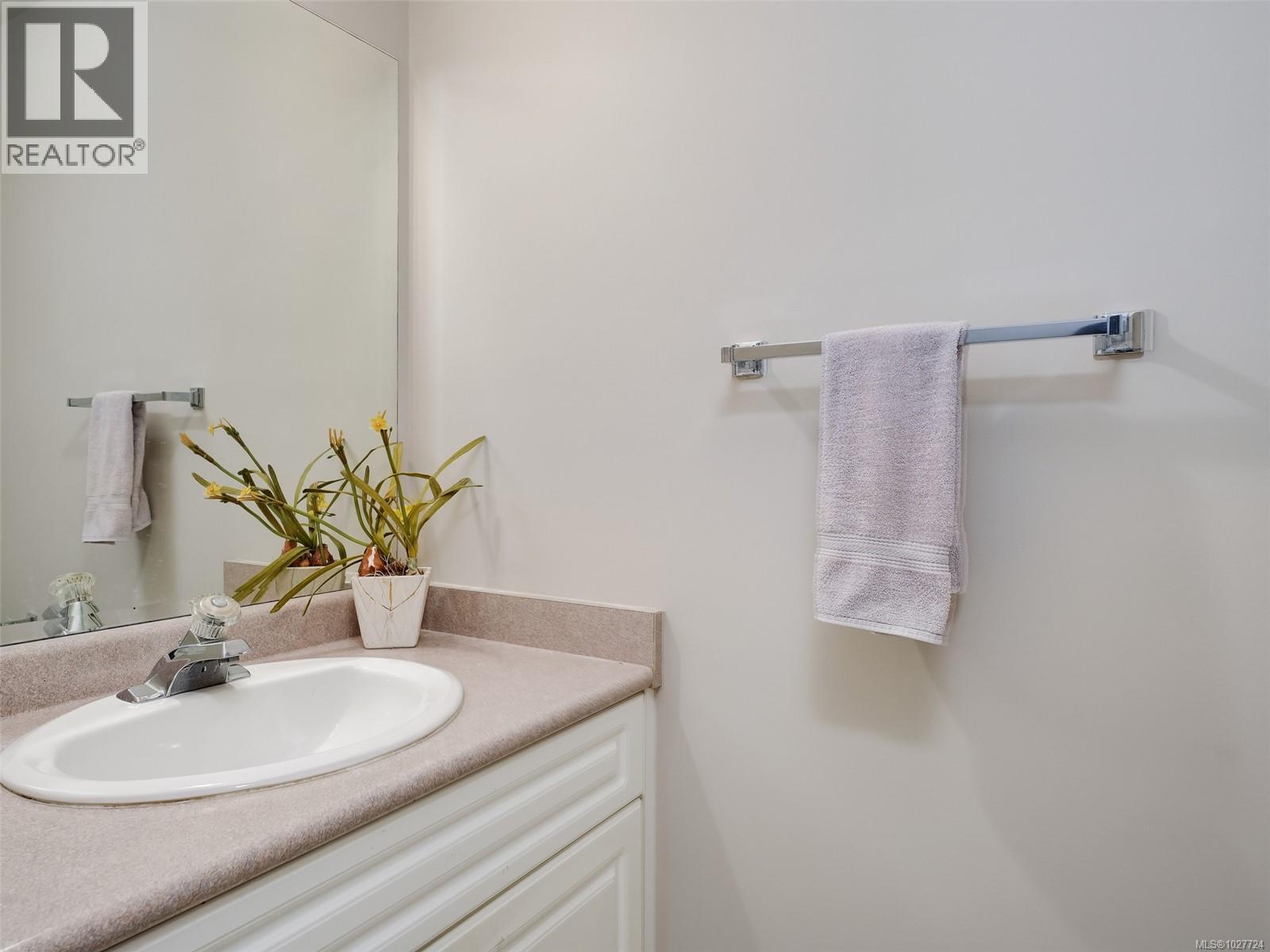 9524 Greenglade Rd, Sidney