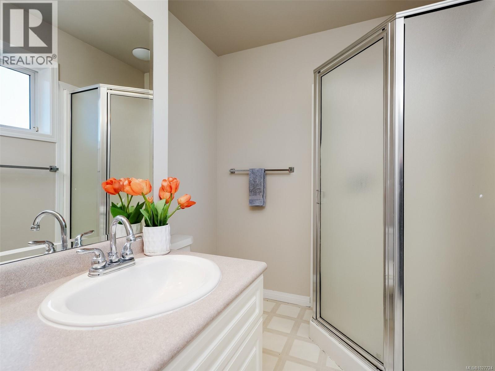 9524 Greenglade Rd, Sidney