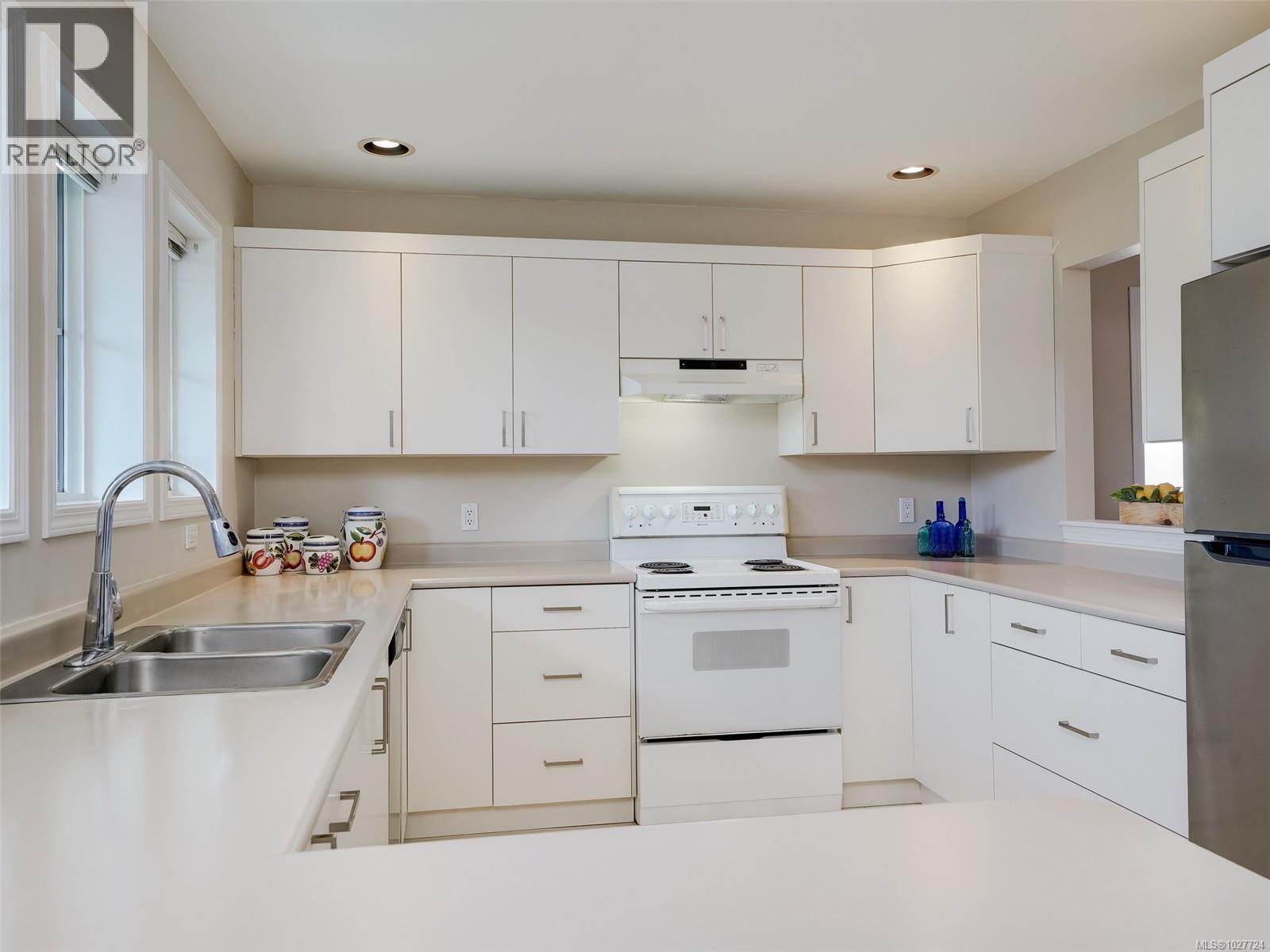 9524 Greenglade Rd, Sidney