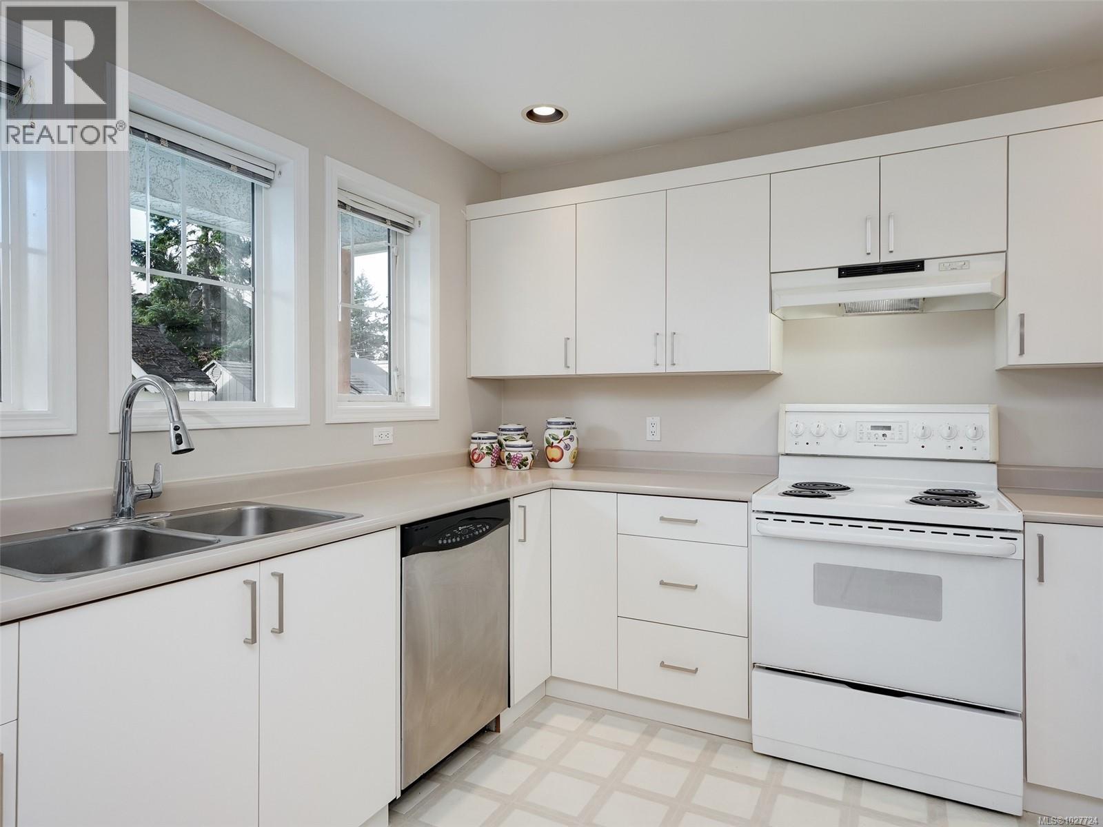 9524 Greenglade Rd, Sidney