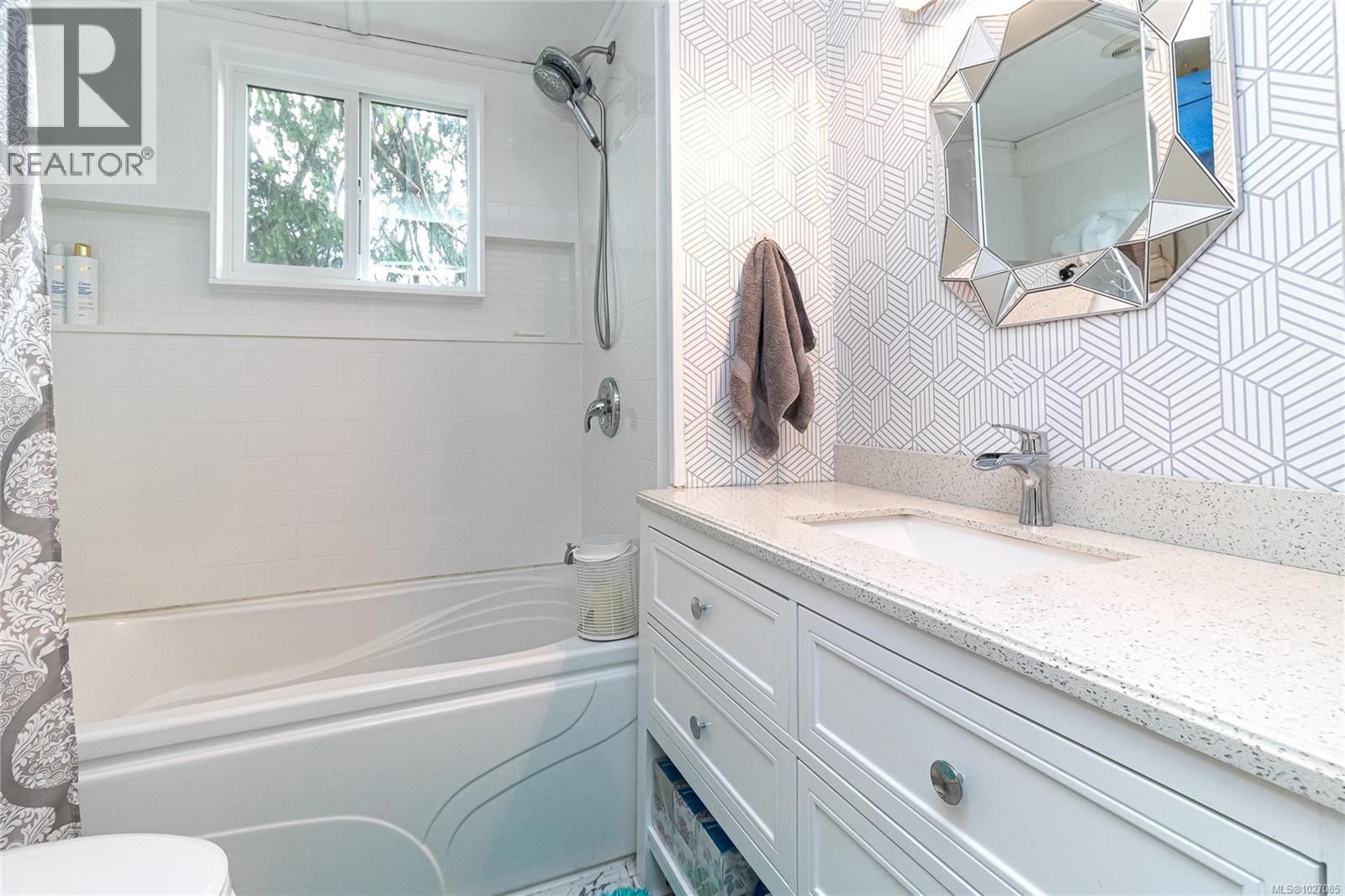 #9 8177 WEST COAST RD - 17