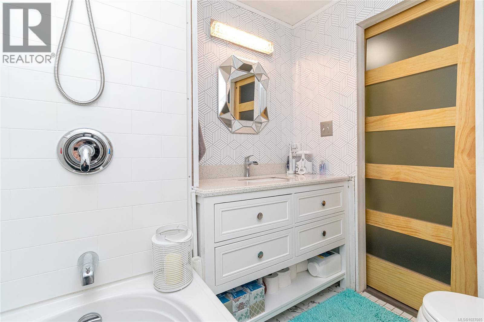 #9 8177 WEST COAST RD - 18