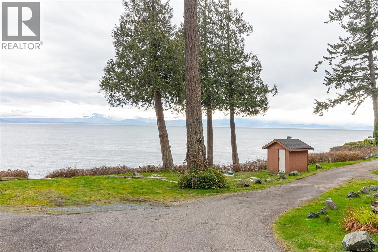 #9 8177 WEST COAST RD - 33