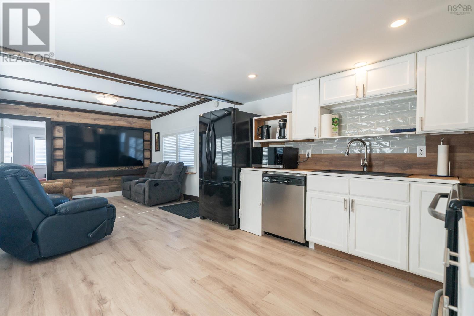 Property 12 of 23 of 9 Heather Street