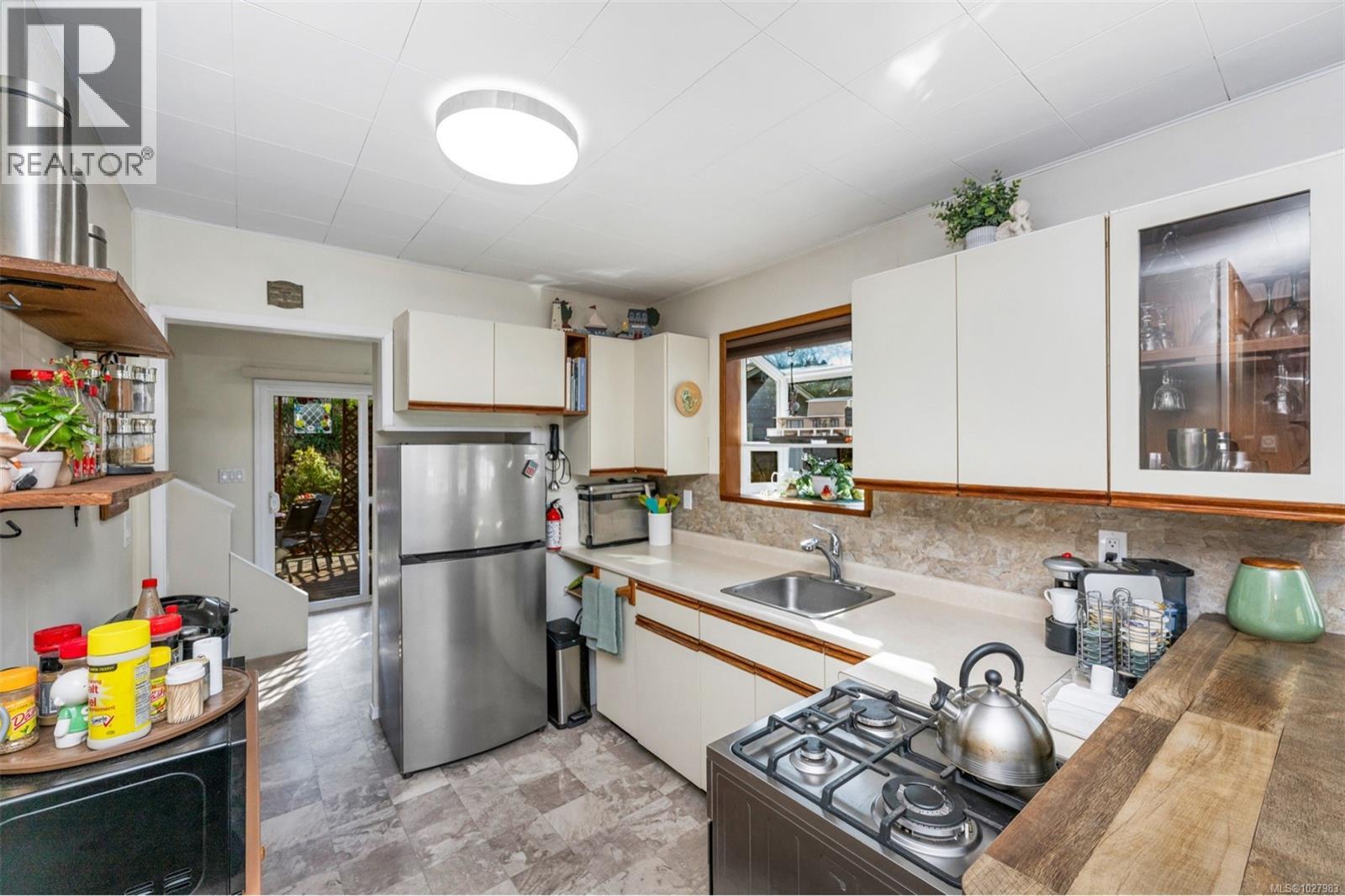 1554 CHAPLIN ST - 18