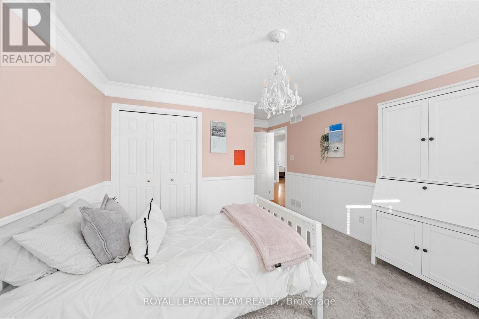 76 HANSEN AVENUE, Ottawa, Ontario