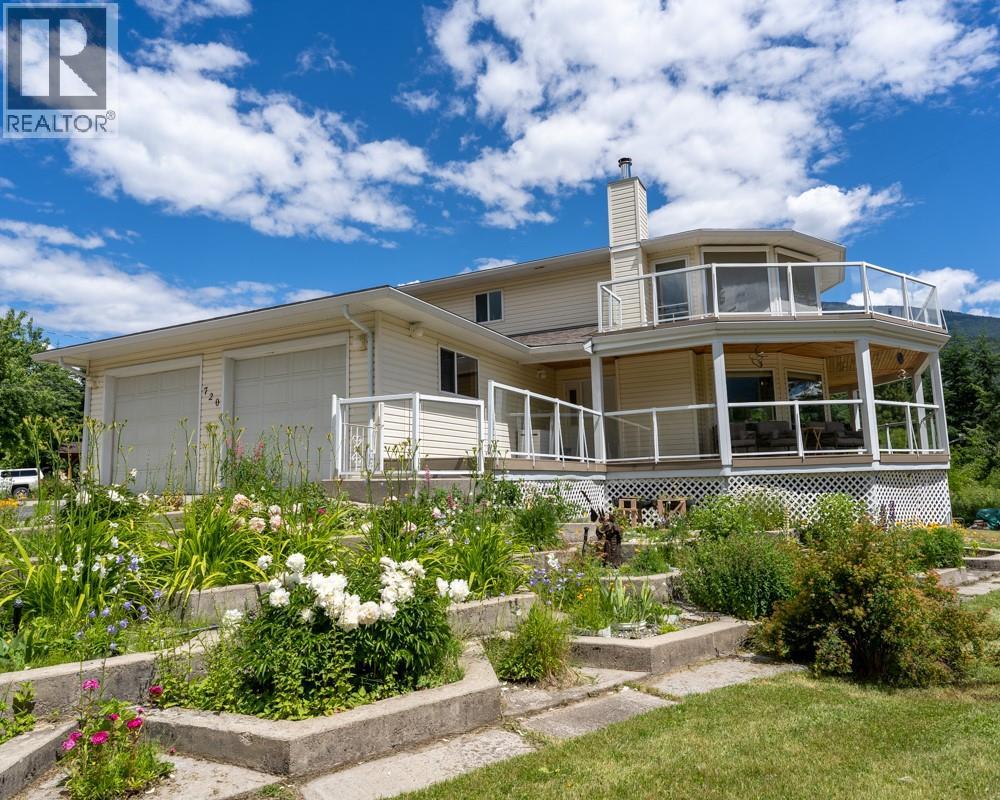 720 2ND Street, Kaslo