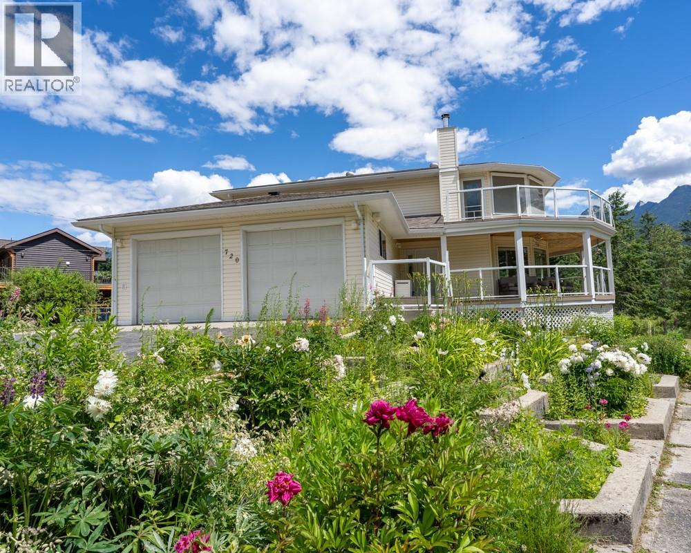 720 2ND Street, Kaslo