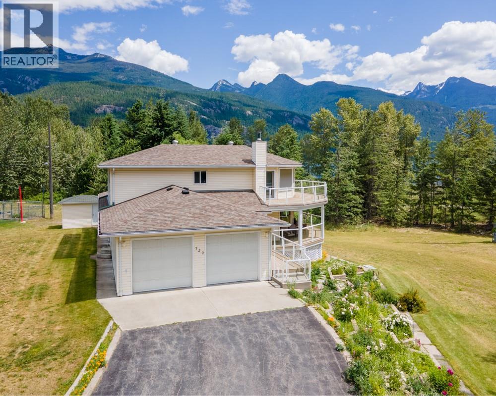 720 2ND Street, Kaslo