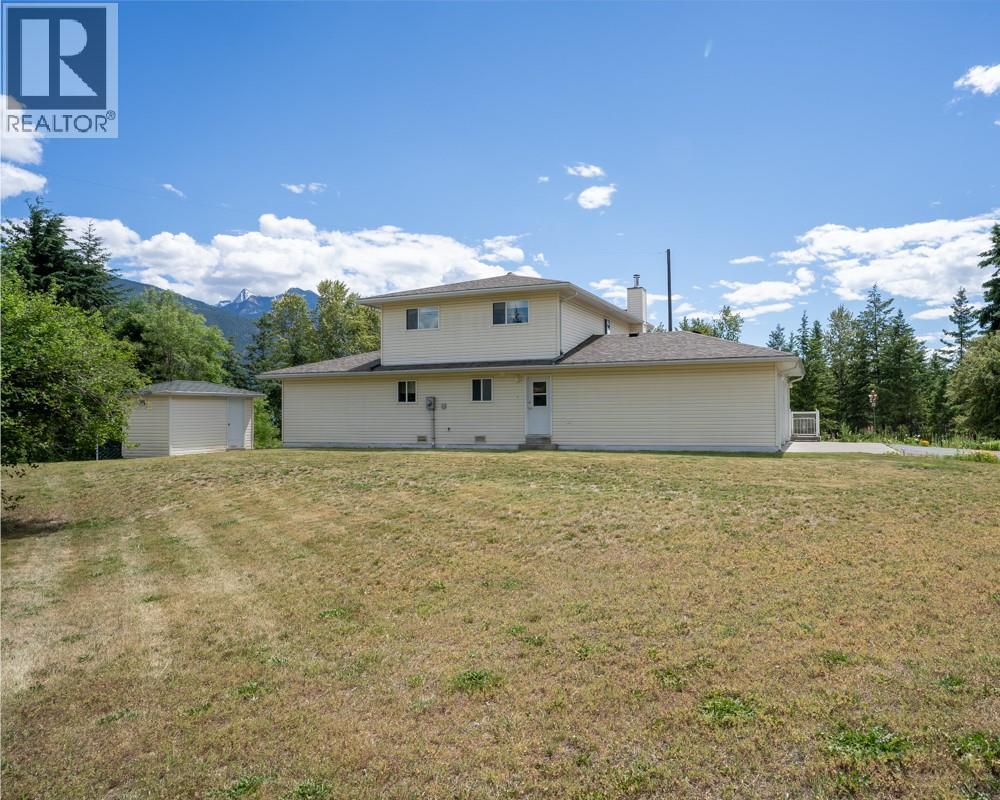 720 2ND Street, Kaslo
