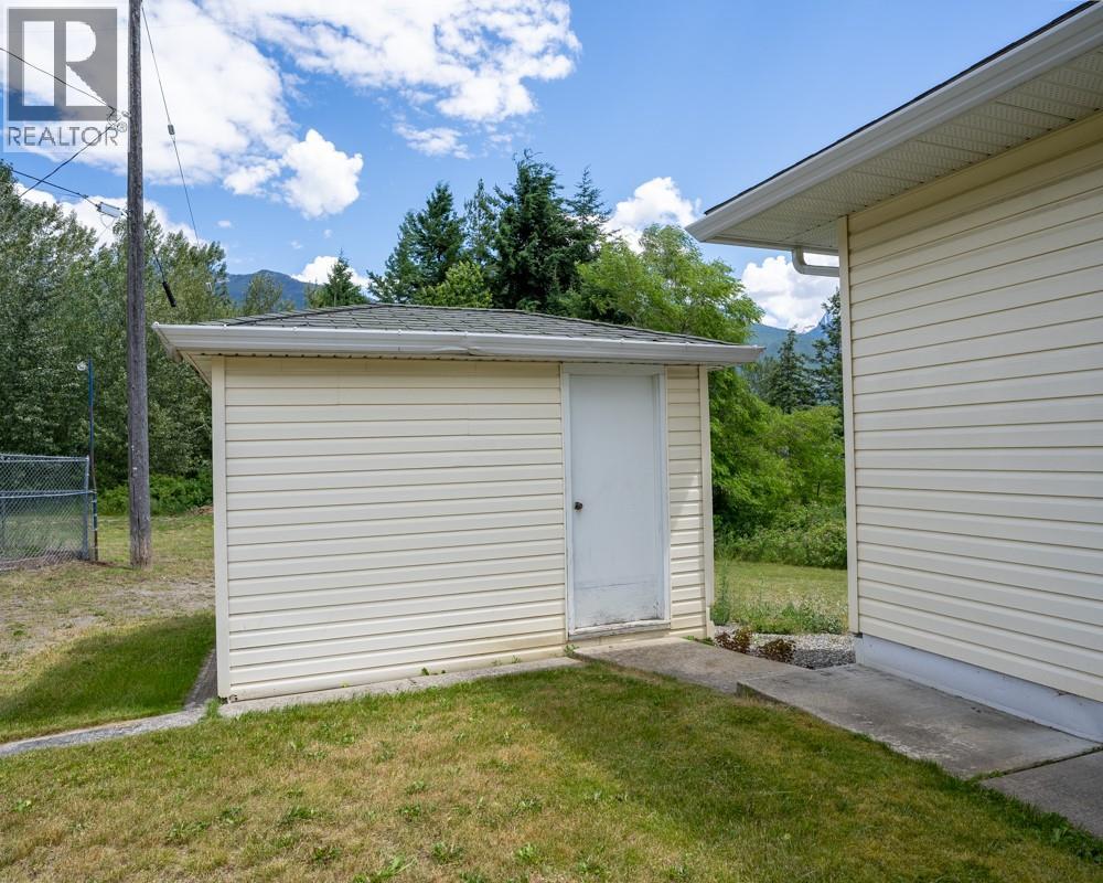 720 2ND Street, Kaslo
