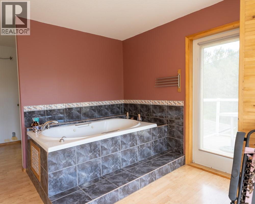 720 2ND Street, Kaslo