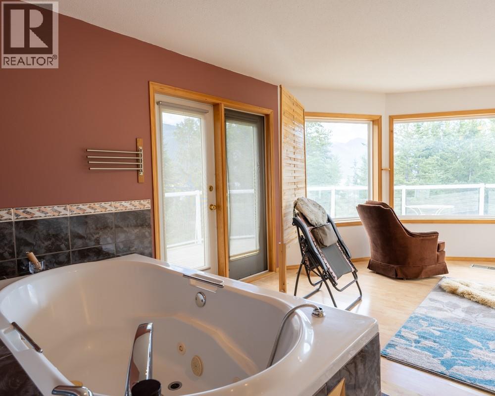 720 2ND Street, Kaslo