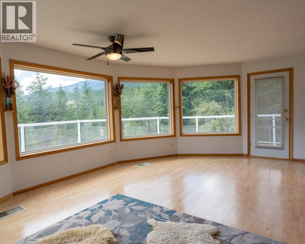 720 2ND Street, Kaslo