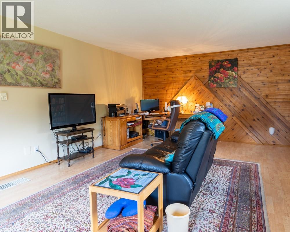 720 2ND Street, Kaslo