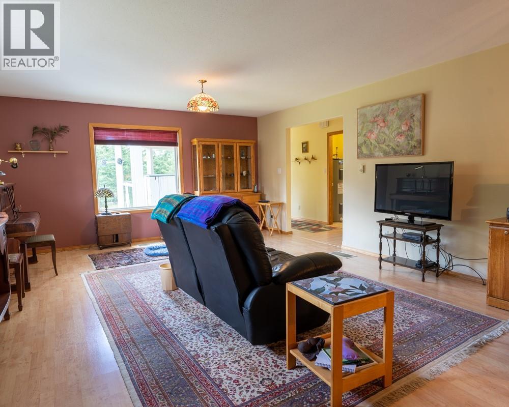 720 2ND Street, Kaslo