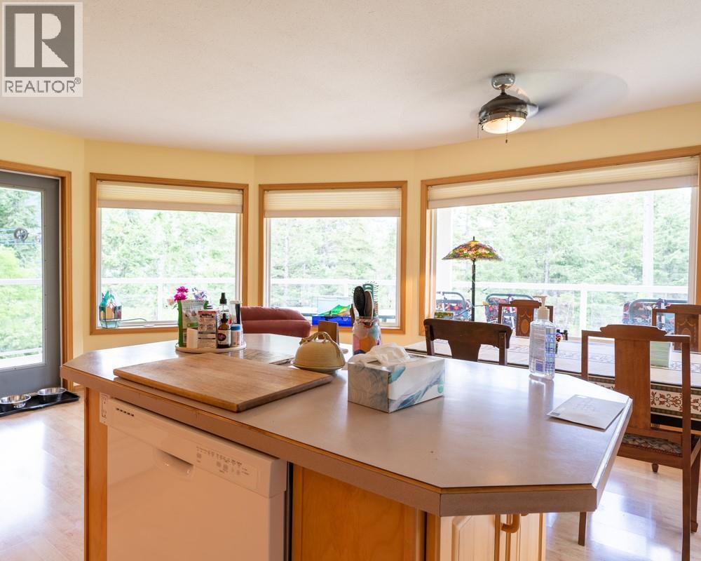 720 2ND Street, Kaslo