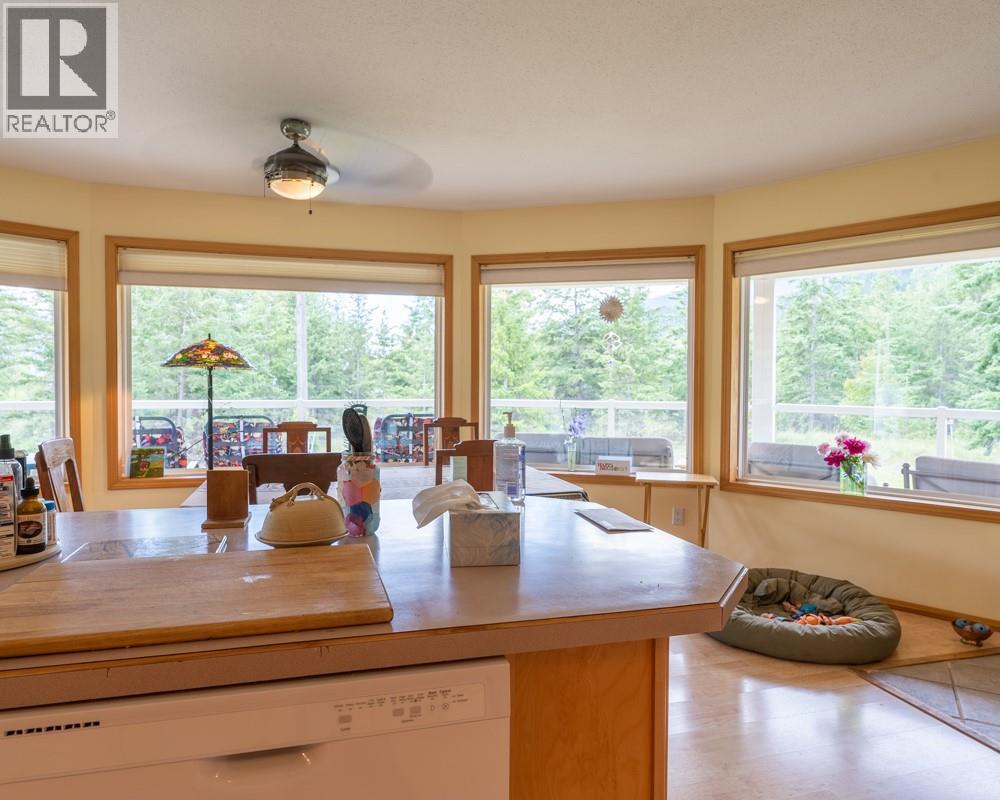 720 2ND Street, Kaslo