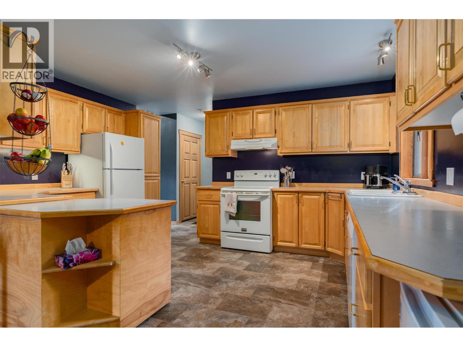 611 7th Street, Kaslo