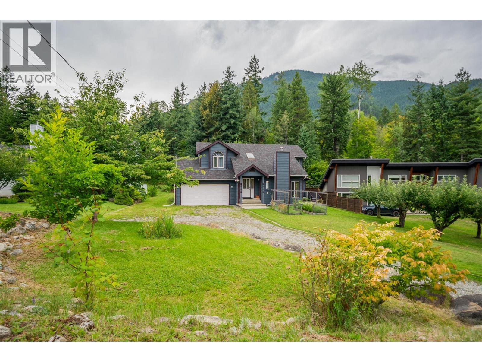 611 7th Street, Kaslo