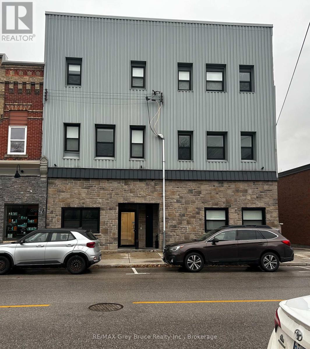 UNIT 9 - 39 1ST AVENUE S