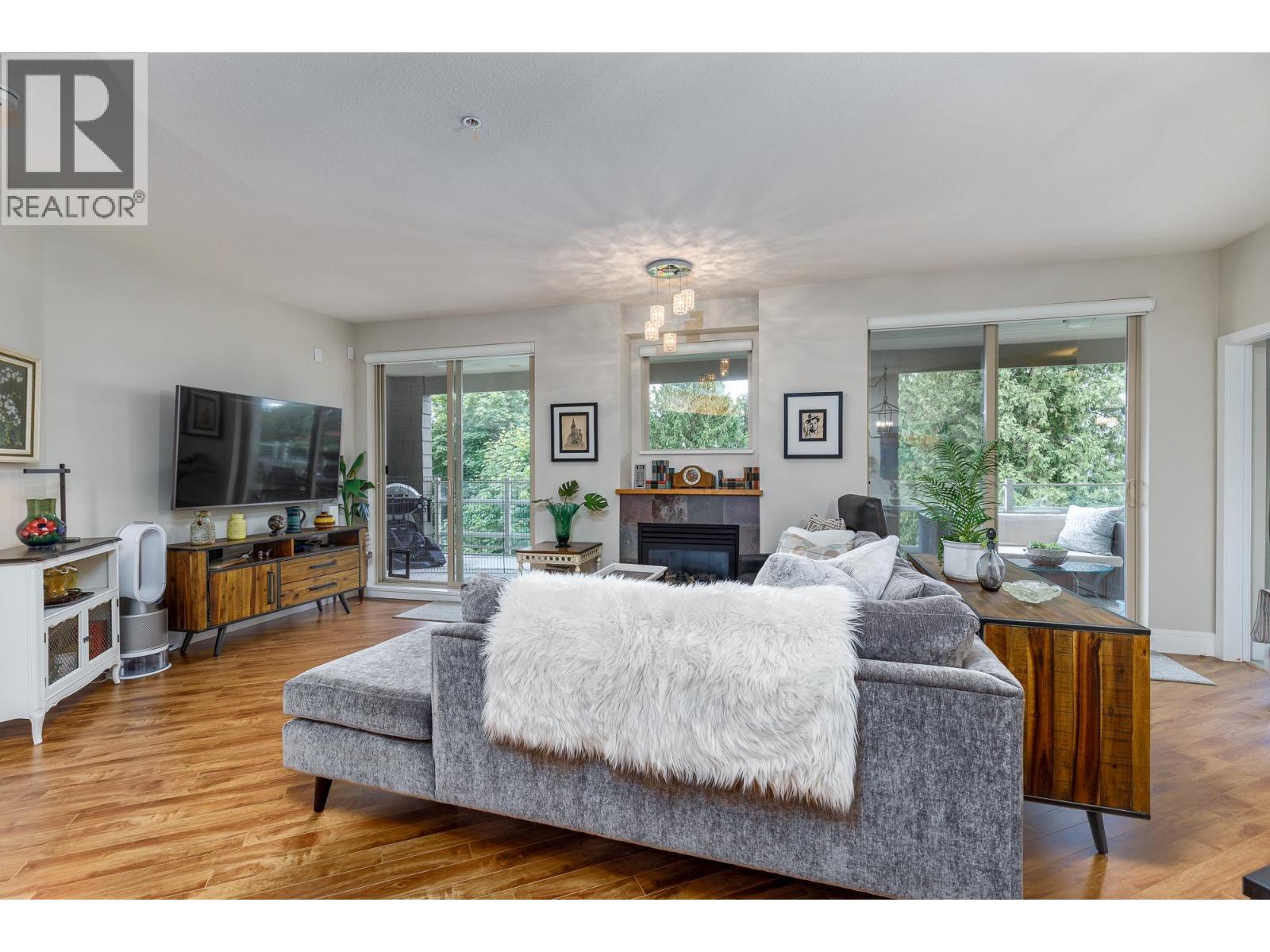 301 560 RAVEN WOODS DRIVE, North Vancouver