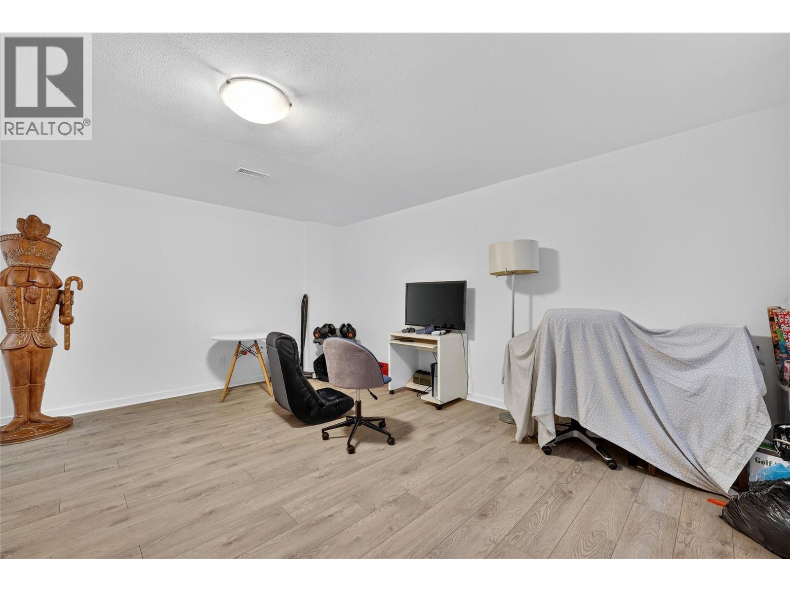 982 Paret Crescent, Kelowna