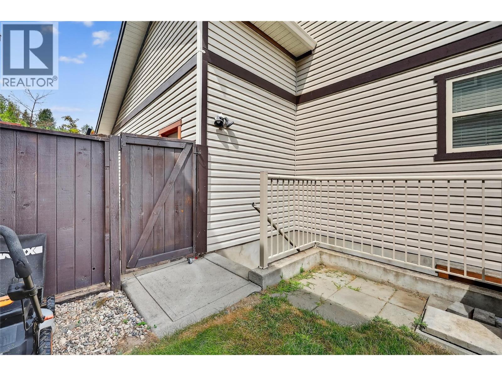 982 Paret Crescent, Kelowna
