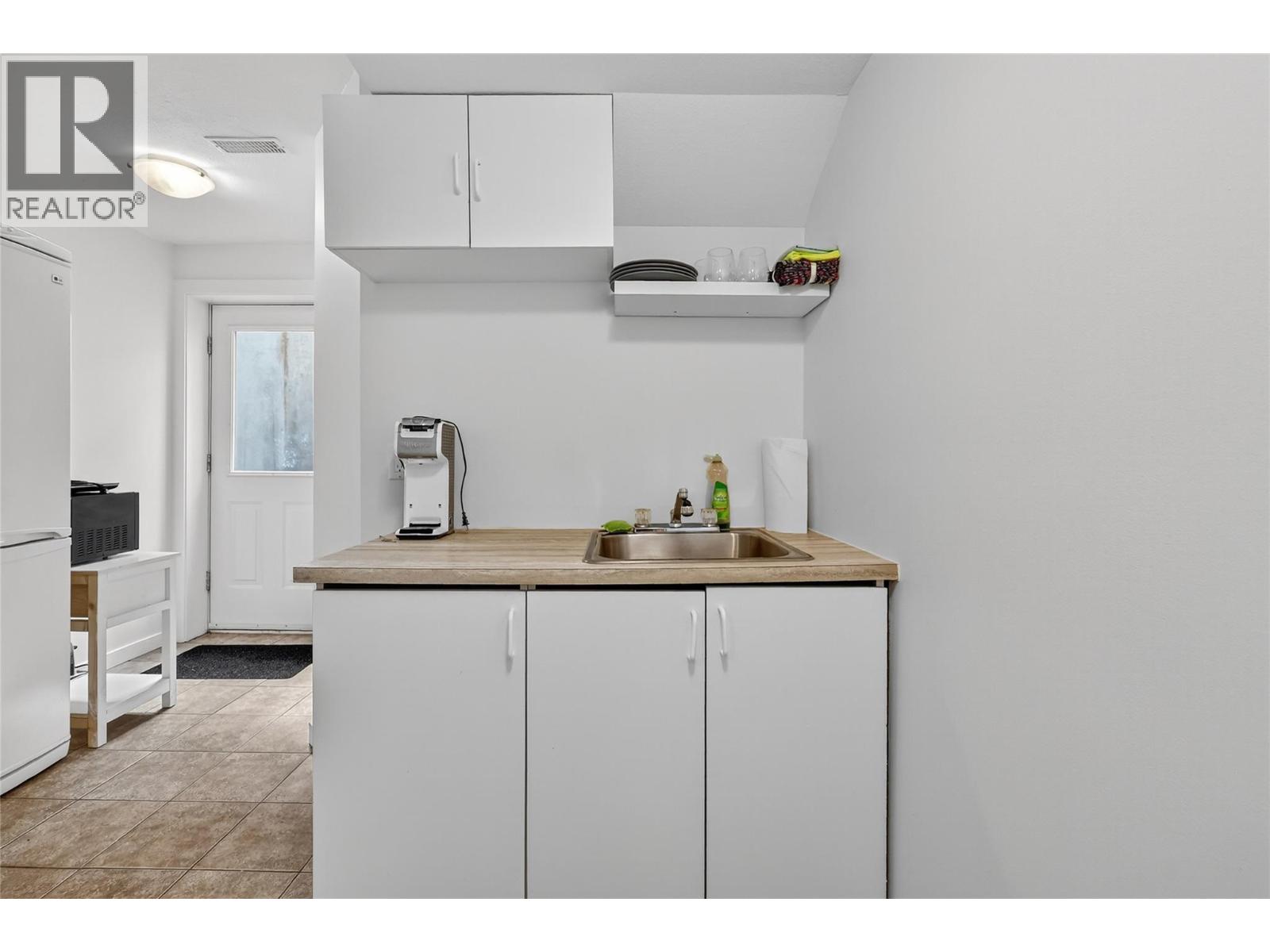 982 Paret Crescent, Kelowna