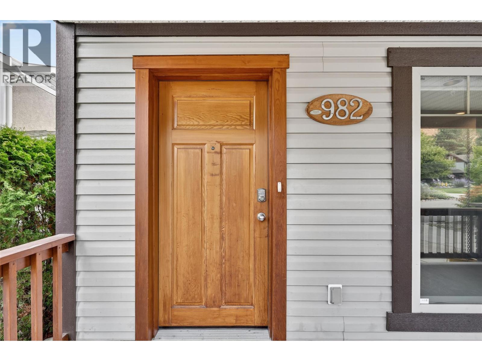 982 Paret Crescent, Kelowna