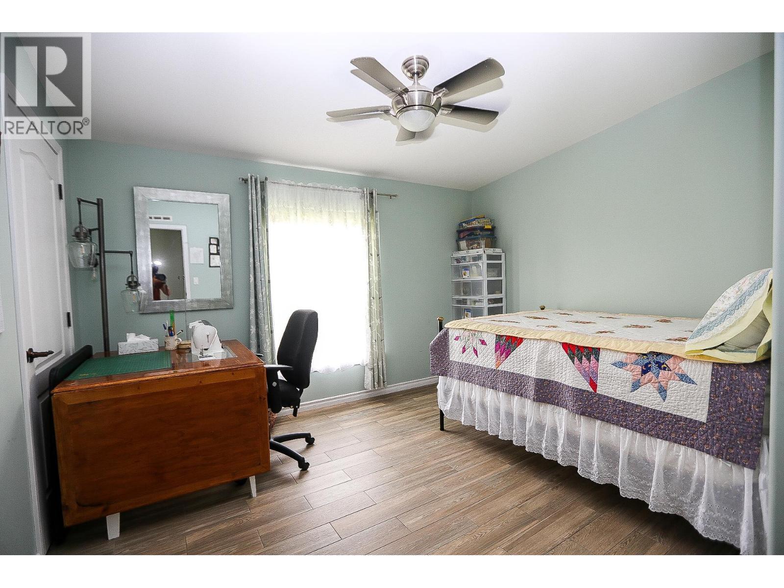 445 SISKA Drive, Barriere