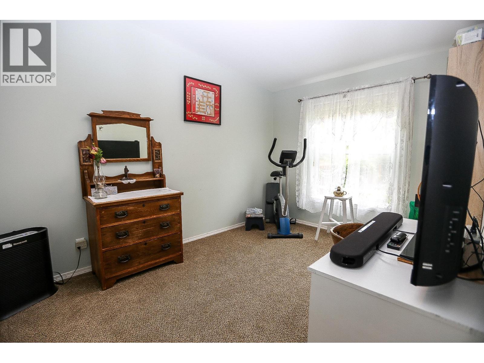 445 SISKA Drive, Barriere