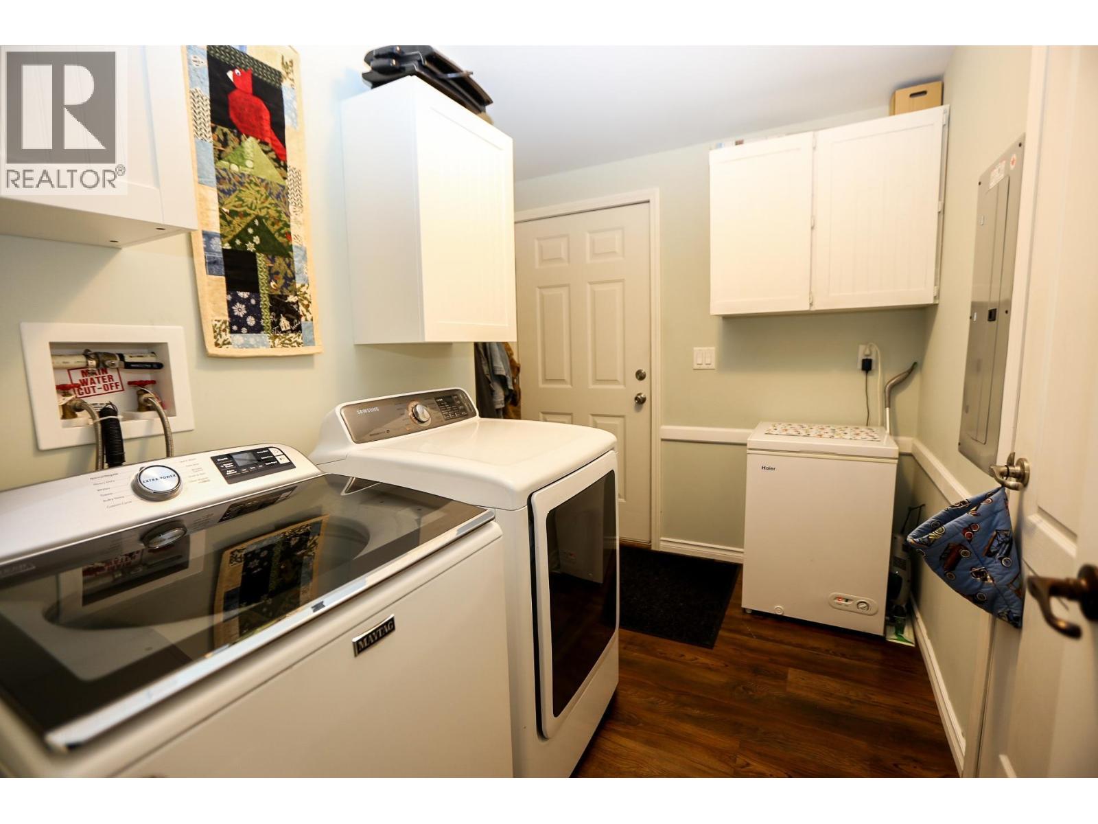 445 SISKA Drive, Barriere