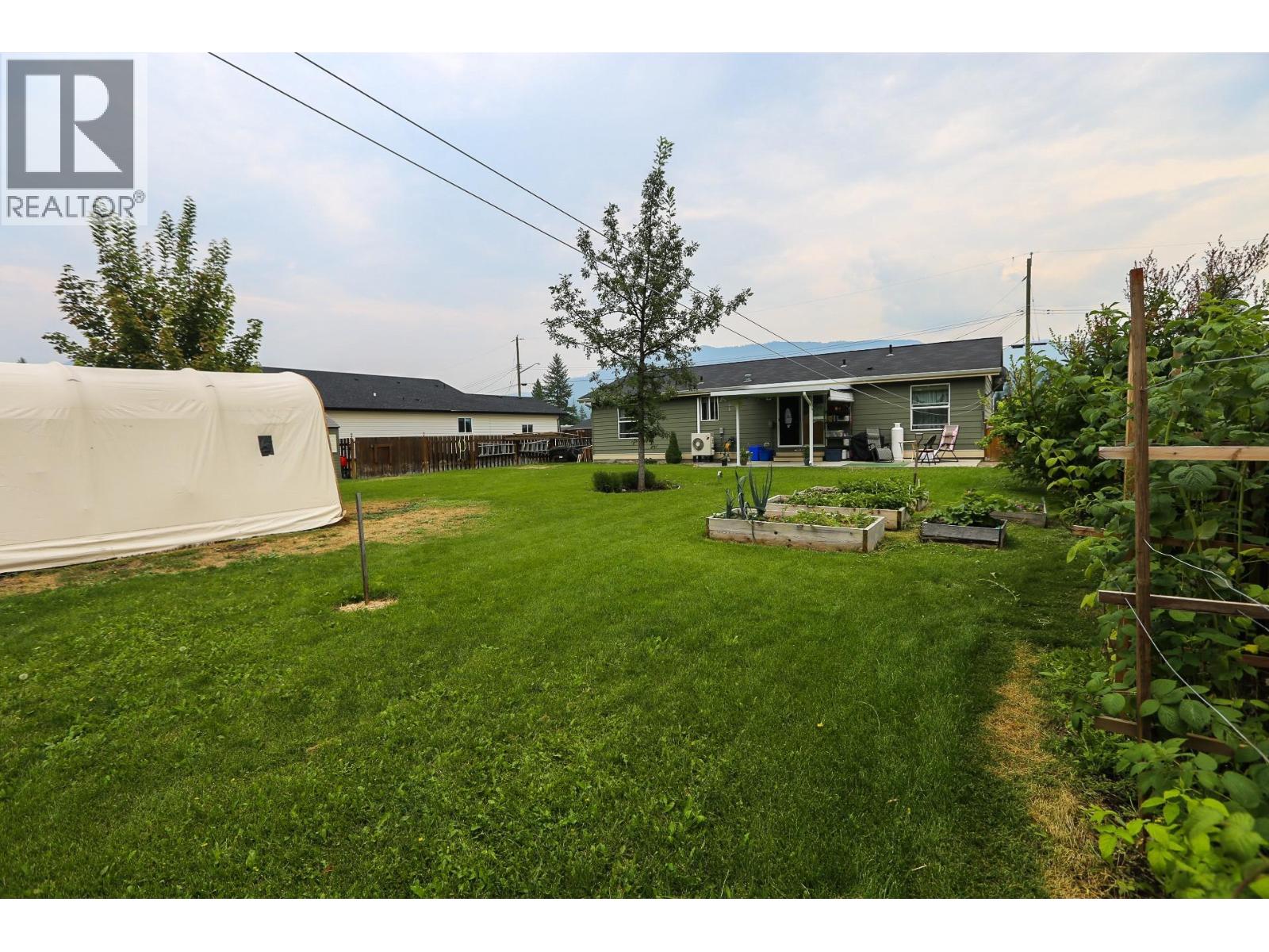 445 SISKA Drive, Barriere