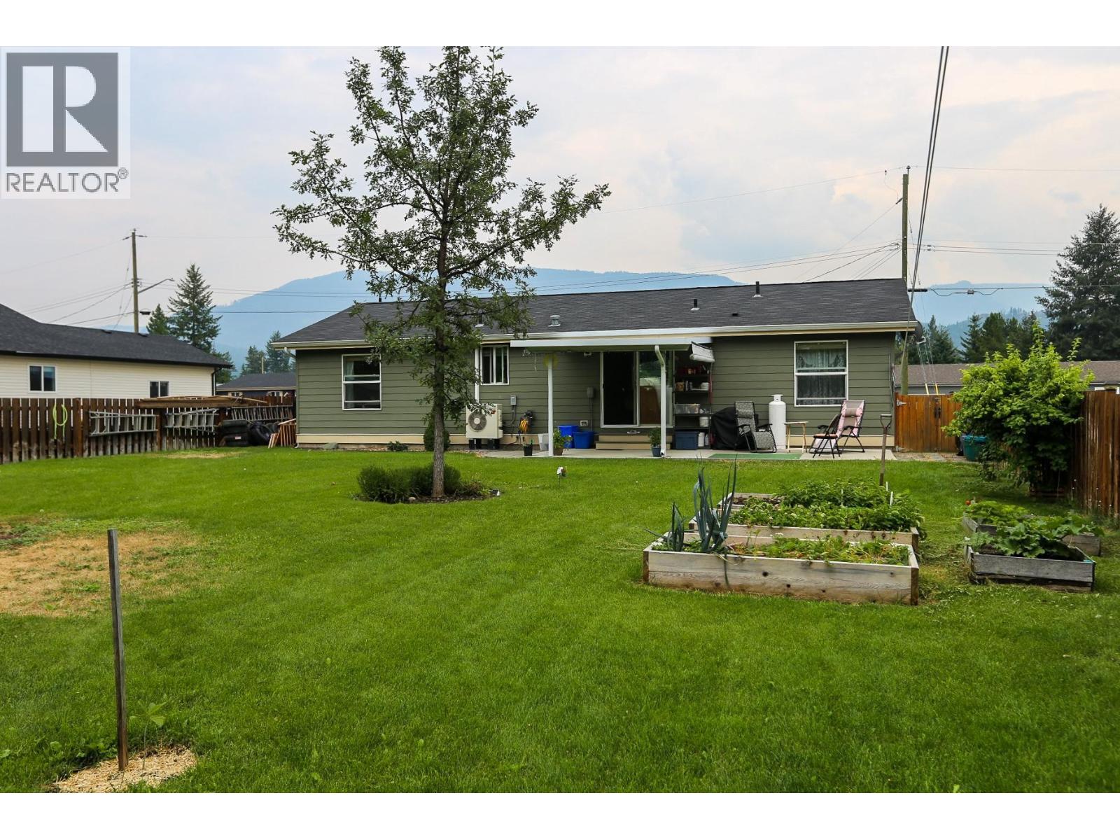 445 SISKA Drive, Barriere
