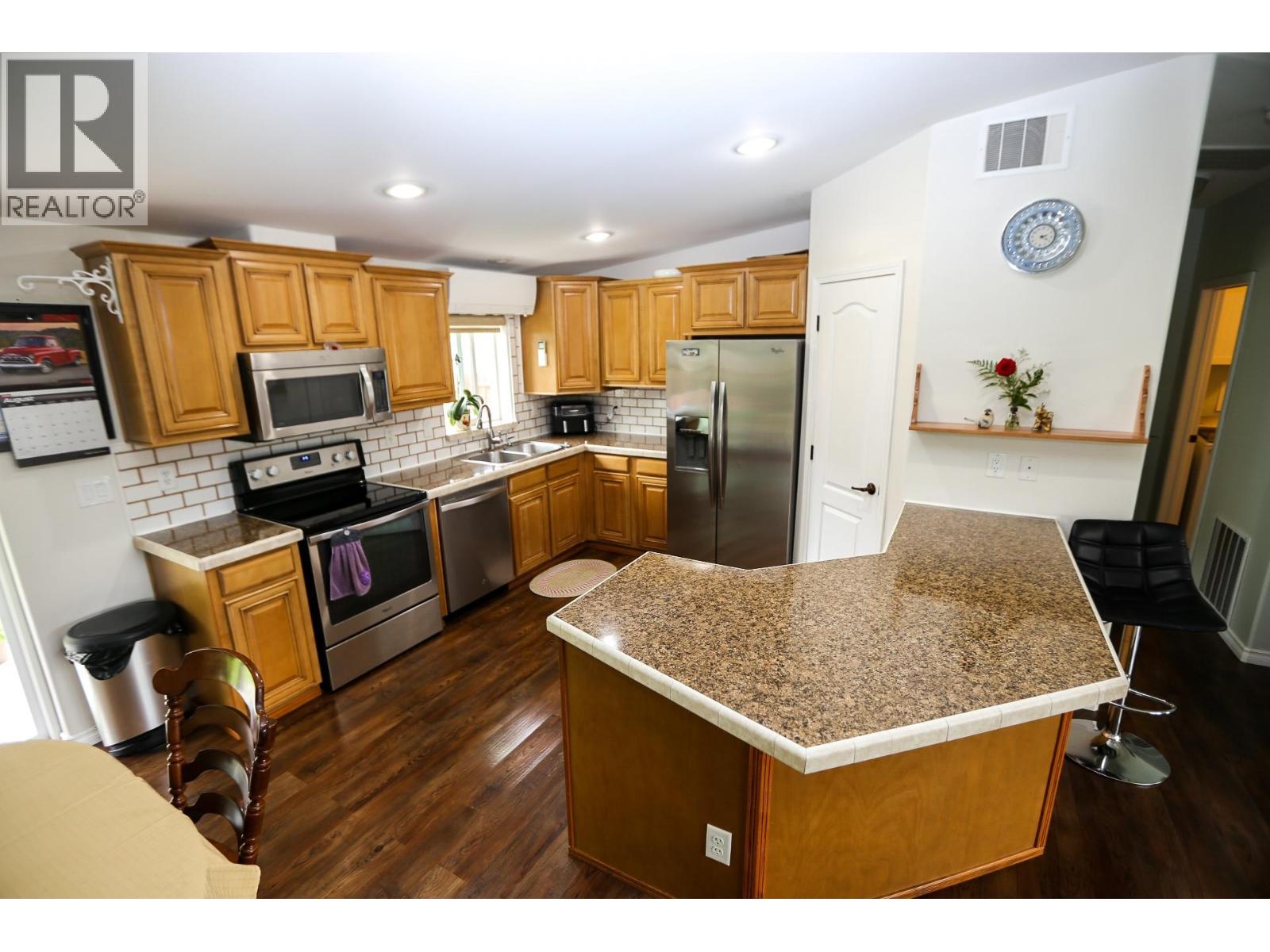 445 SISKA Drive, Barriere