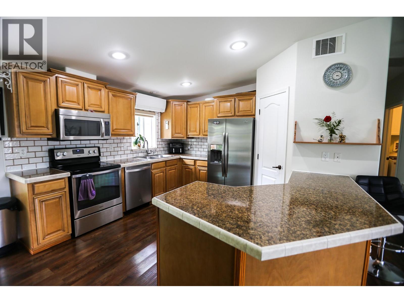 445 SISKA Drive, Barriere