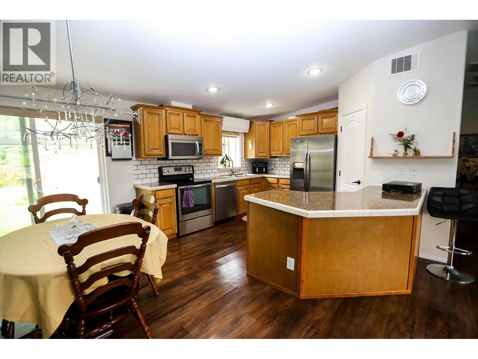 445 SISKA Drive, Barriere