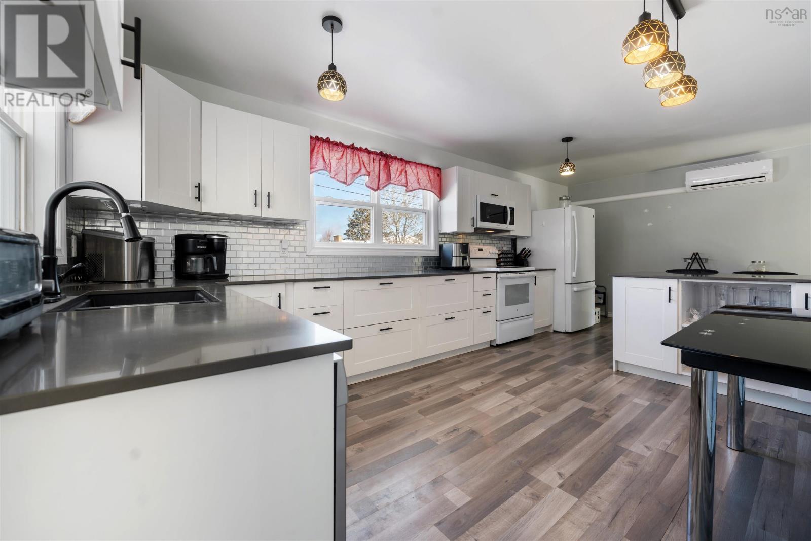 Property 20 of 48 of 8 Smith Avenue