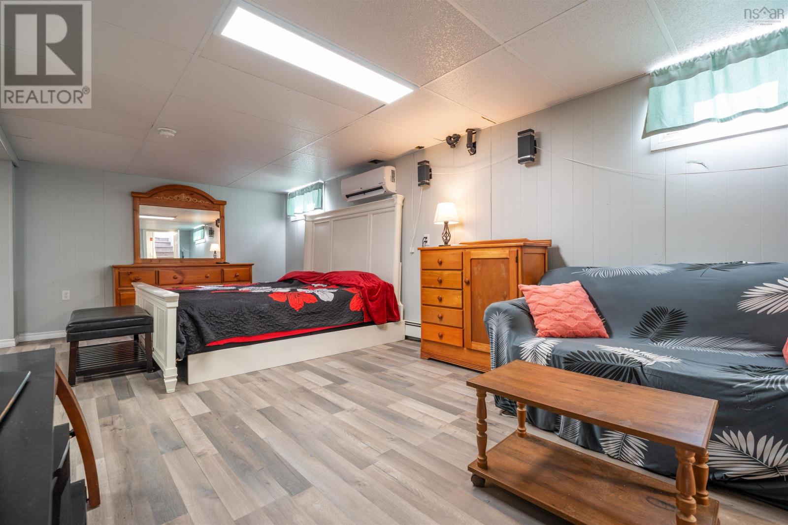 Property 44 of 48 of 8 Smith Avenue